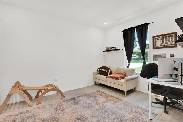 $2,300 | 18187 Macassar Road, Weeki Wachee, FL 34614