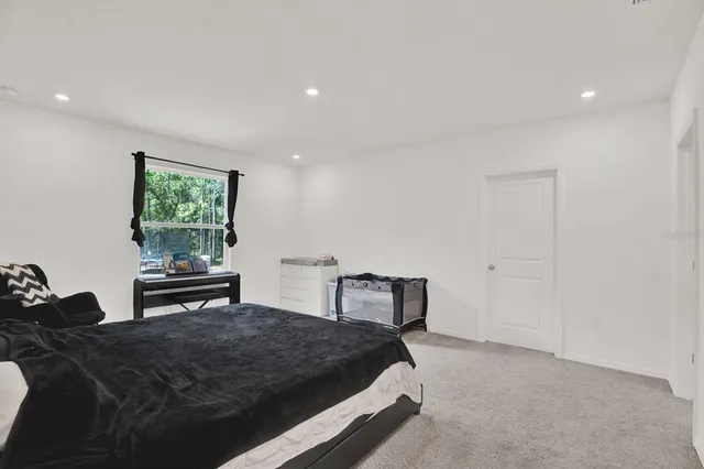 $2,300 | 18187 Macassar Road, Weeki Wachee, FL 34614