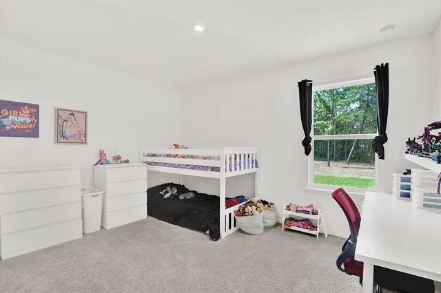 $2,300 | 18187 Macassar Road, Weeki Wachee, FL 34614