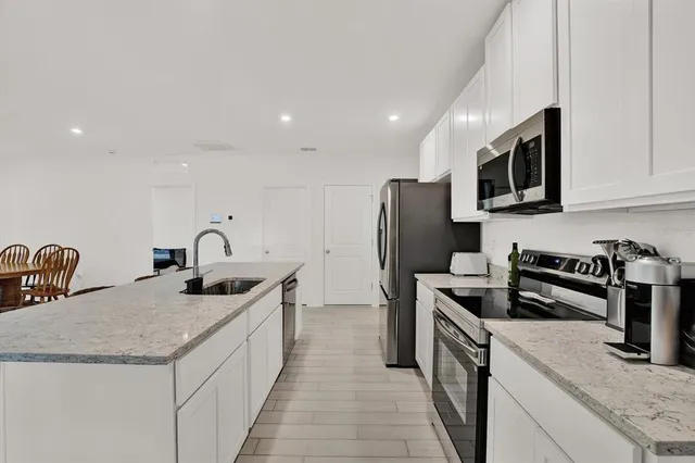 $2,300 | 18187 Macassar Road, Weeki Wachee, FL 34614