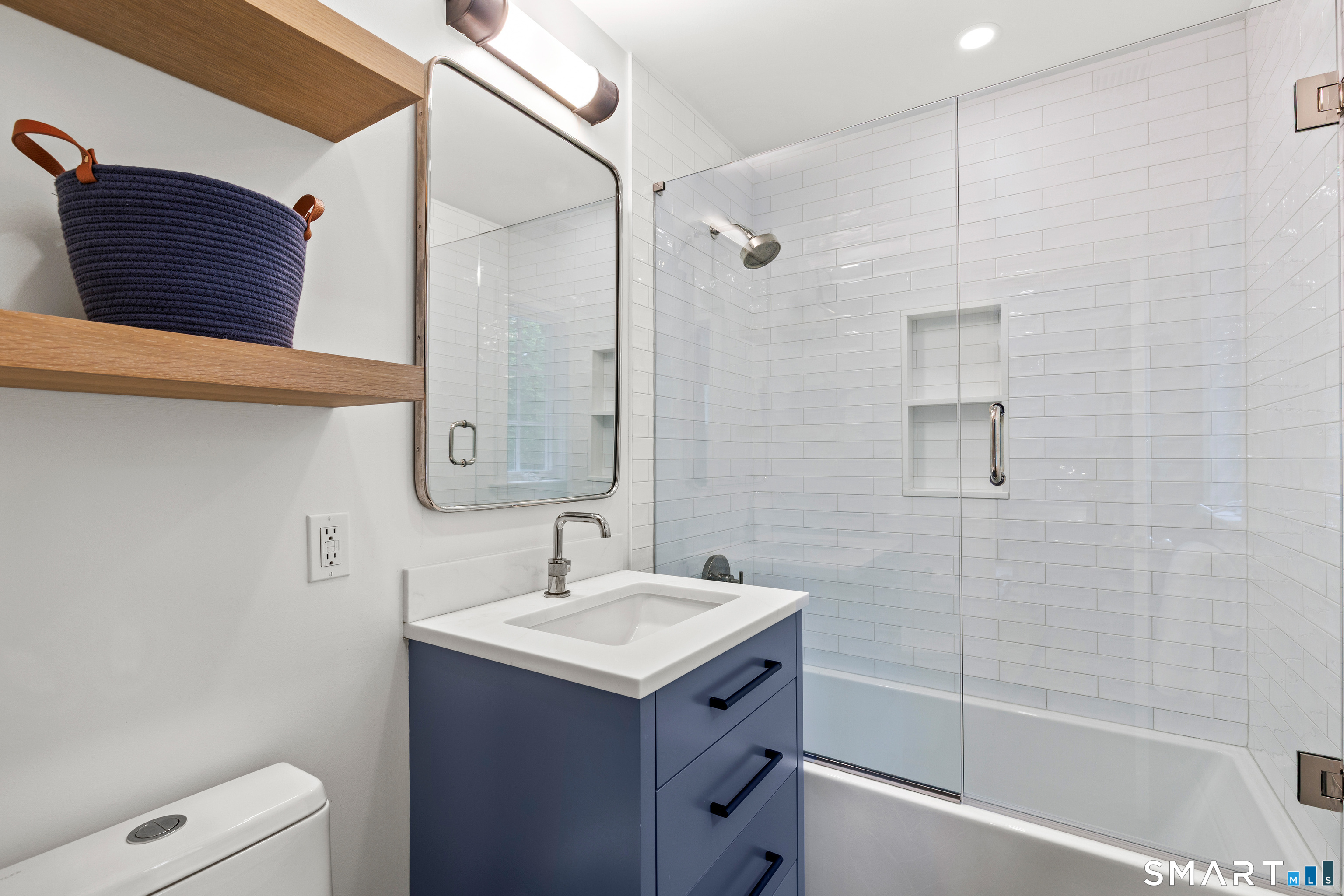 599 North Wilton Road New Canaan, CT 06840 - Photo 25 of 37 Ensuite bathroom