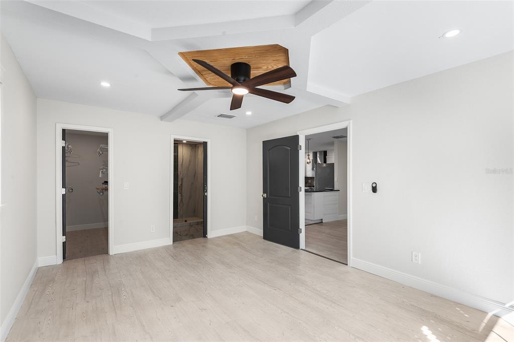 810 22nd Street North St. Petersburg, FL 33713 - Photo 13 of 37 a view of an empty room