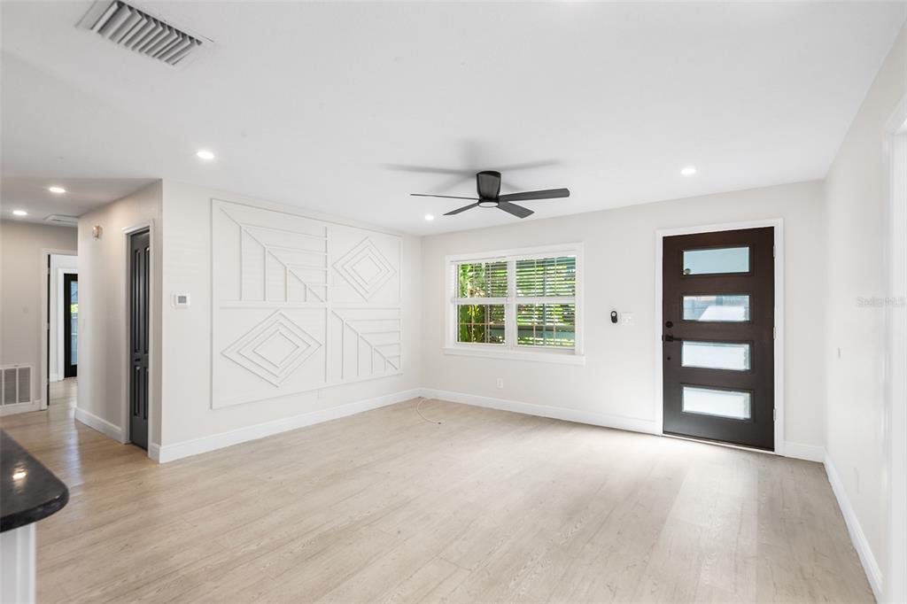 810 22nd Street North St. Petersburg, FL 33713 - Photo 3 of 37 a view of an empty room with a window
