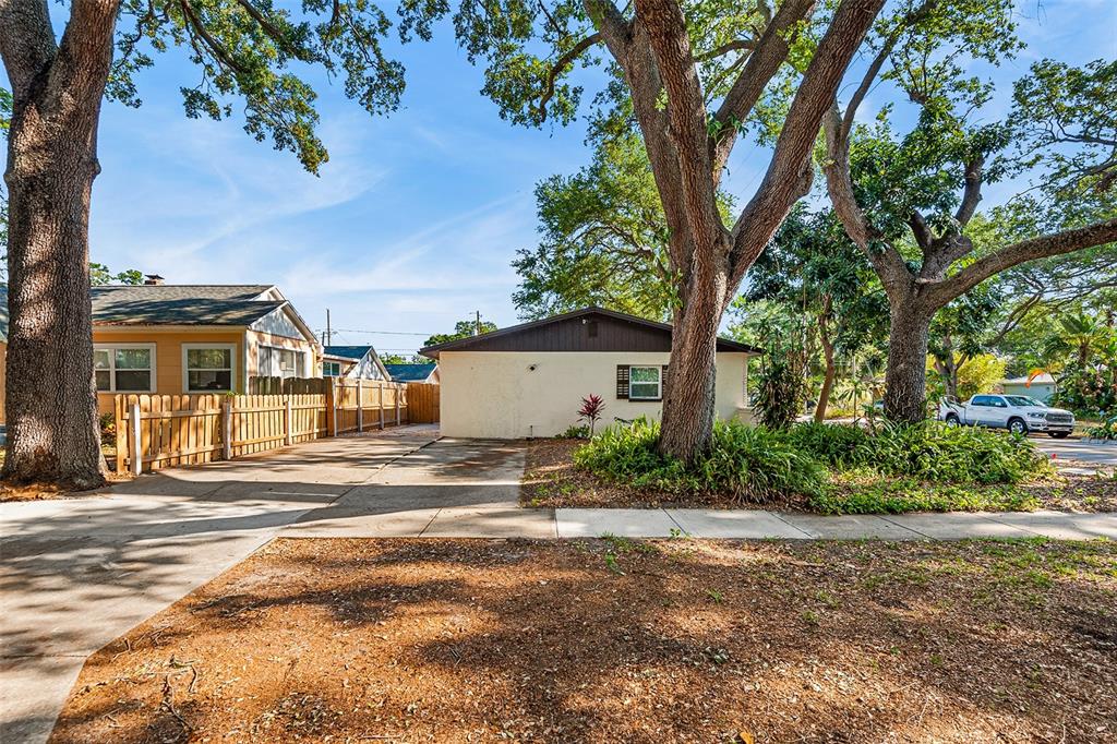 810 22nd Street North St. Petersburg, FL 33713 - Photo 34 of 37 a view of a out door space area