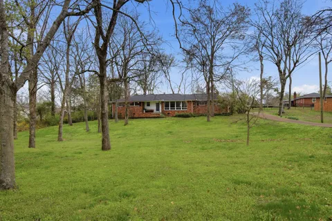 a view of a house with a backyard