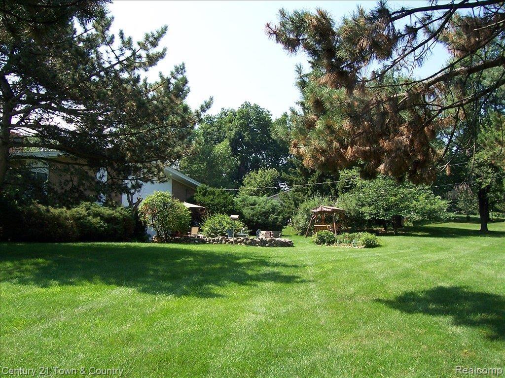 2668 Mohawk Lane Rochester, MI 48306 - Photo 15 of 16 100_1173