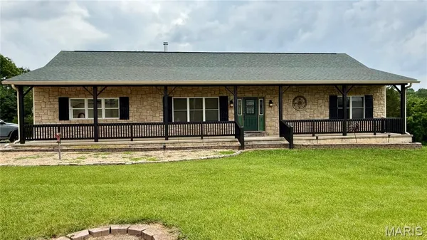 $425,000 | 3009 Thompson Road, De Soto, MO 63020