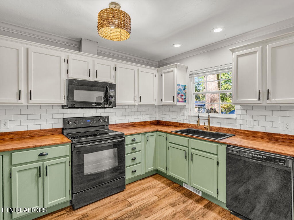 170 Cedar Circle Powell, TN 37849 - Photo 7 of 27 a kitchen with stainless steel appliances granite countertop a sink and cabinets
