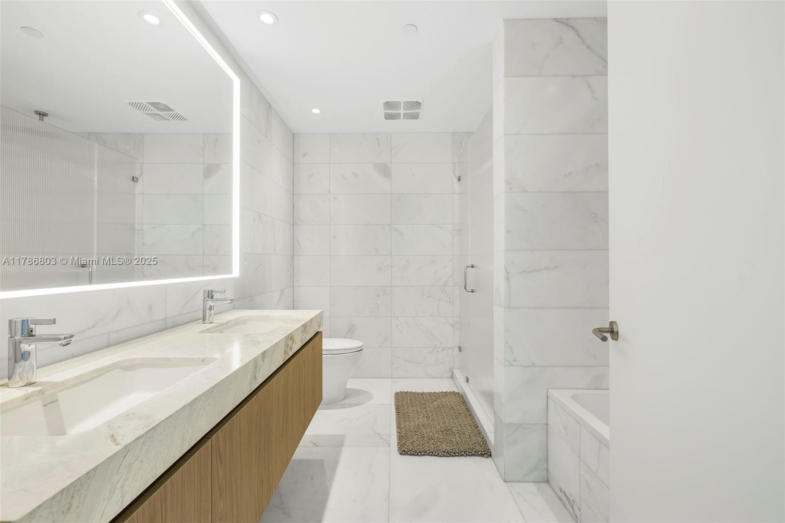 500 Alton Road, Unit 902 Miami Beach, FL 33139 - Photo 6 of 15 a bathroom with a tub sink and mirror