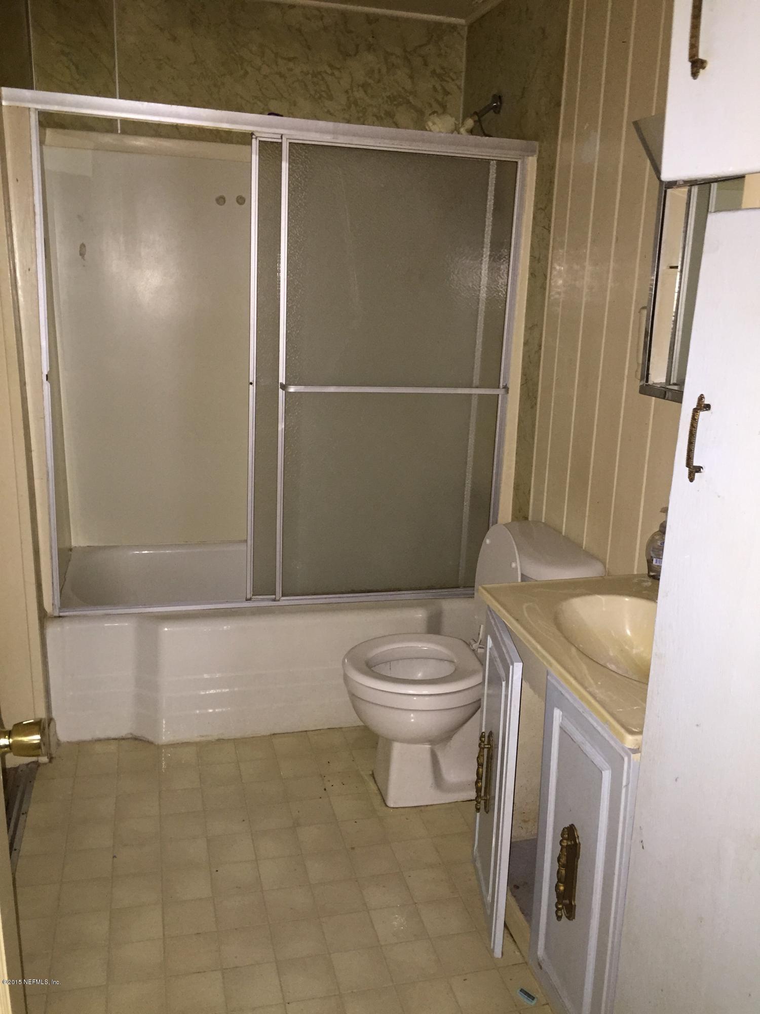 732 Alton Road Starke, FL 32091 - Photo 6 of 14 Bathroom