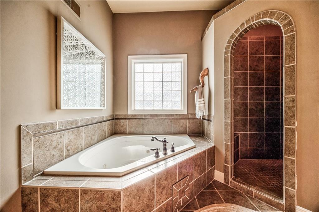 4941 Noland Road Shawnee, KS 66216 - Photo 19 of 42