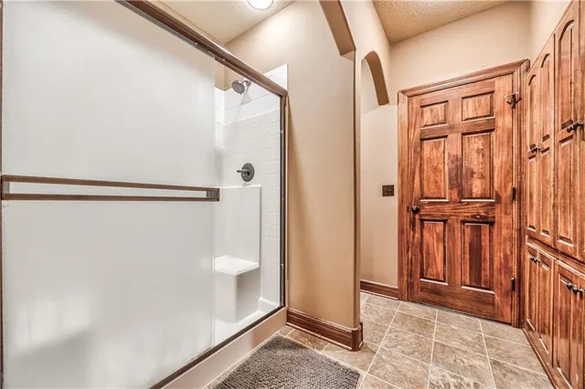 $650,000 | 4941 Noland Road, Shawnee, KS 66216