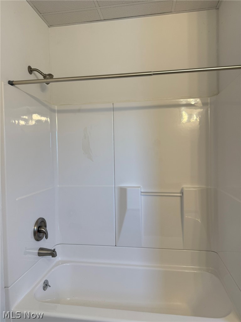 23033 Cadiz Road Freeport, OH 43973 - Photo 29 of 31 Full bath with shower / washtub combination