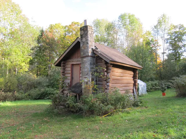 $160,000 | 17 Kingsbury Road, Wellington, ME 04942