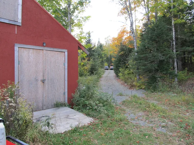 $160,000 | 17 Kingsbury Road, Wellington, ME 04942