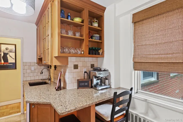 $329,000 | 230 Garth Road, Unit 7B1, Scarsdale, NY 10583