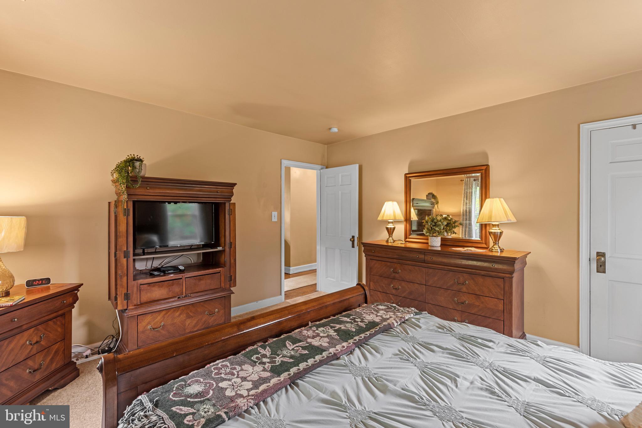 9214 Frederick Road Ellicott City, MD 21042 - Photo 19 of 41