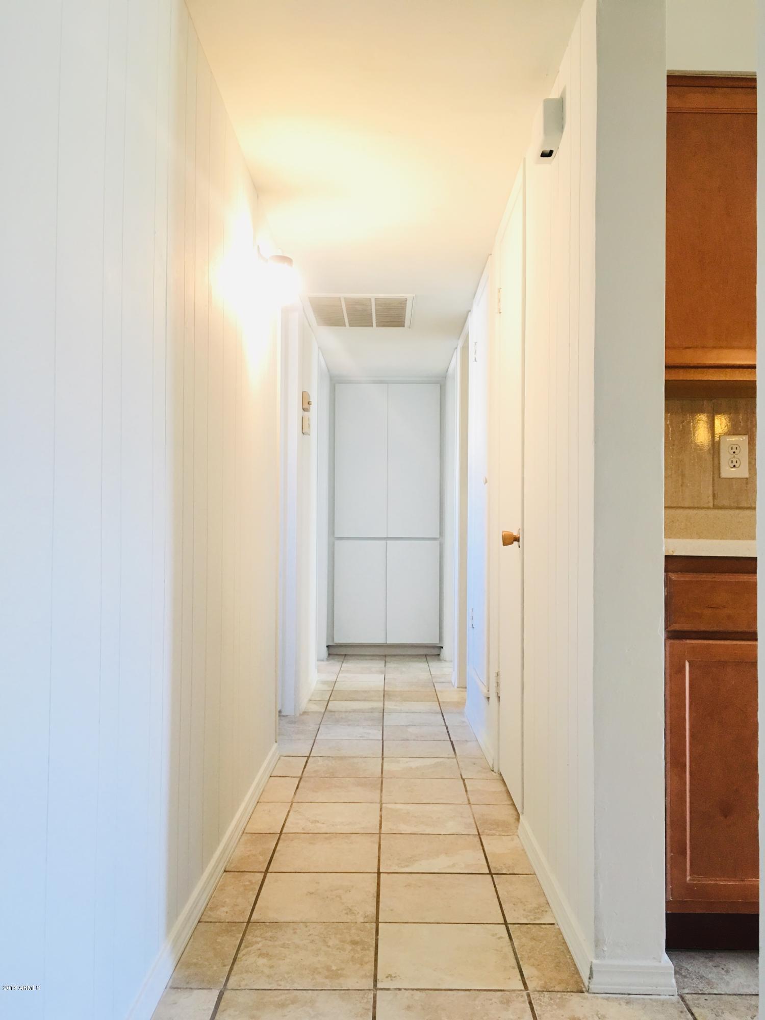 129 West Ray Road Chandler, AZ 85225 - Photo 3 of 15 Hallway