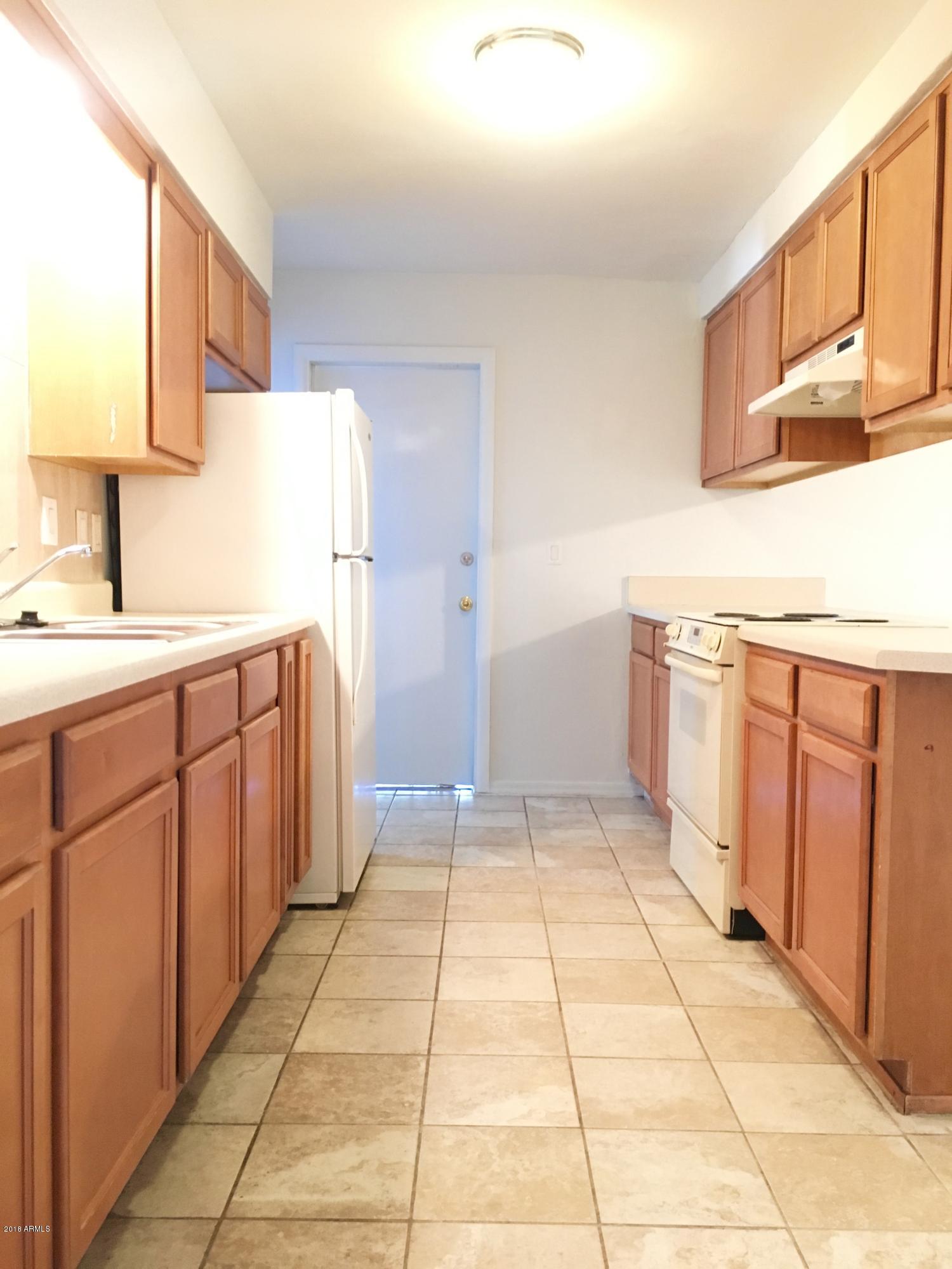 129 West Ray Road Chandler, AZ 85225 - Photo 7 of 15 Kitchen
