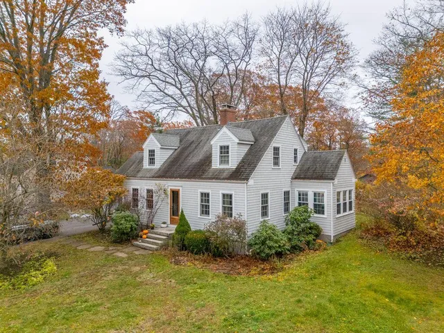 $1,100,000 | 40 Stonybrook Road, Cape Elizabeth, ME 04107