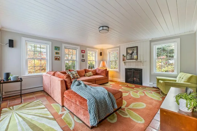 $1,100,000 | 40 Stonybrook Road, Cape Elizabeth, ME 04107