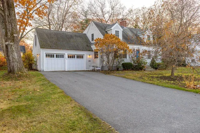 $1,100,000 | 40 Stonybrook Road, Cape Elizabeth, ME 04107