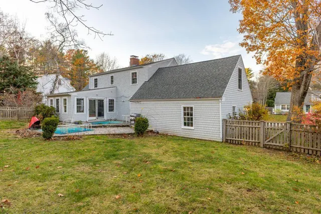 $1,100,000 | 40 Stonybrook Road, Cape Elizabeth, ME 04107