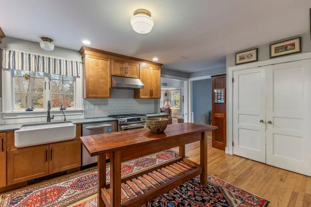 $1,100,000 | 40 Stonybrook Road, Cape Elizabeth, ME 04107