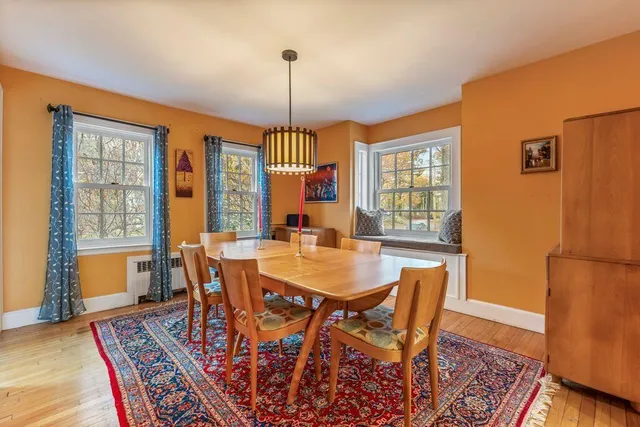 $1,100,000 | 40 Stonybrook Road, Cape Elizabeth, ME 04107