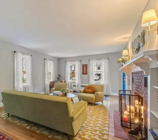 $1,100,000 | 40 Stonybrook Road, Cape Elizabeth, ME 04107