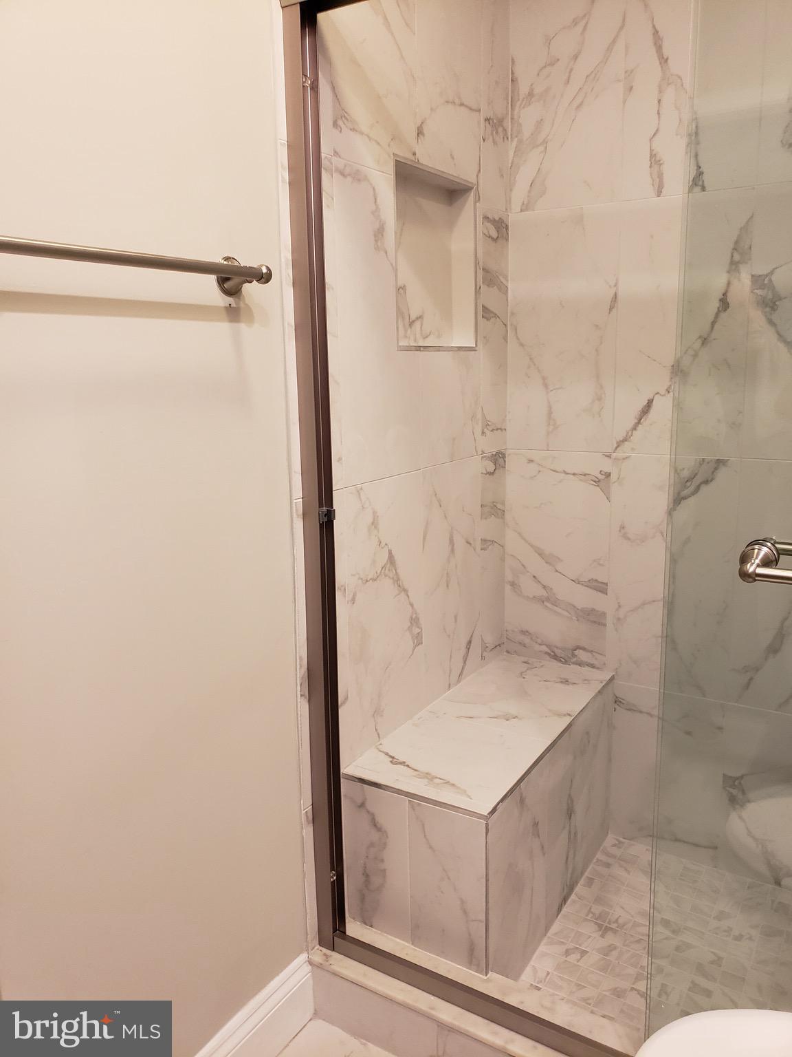 2103 Glencourse Lane Reston, VA 20191 - Photo 17 of 31 Shower Bench and Niche