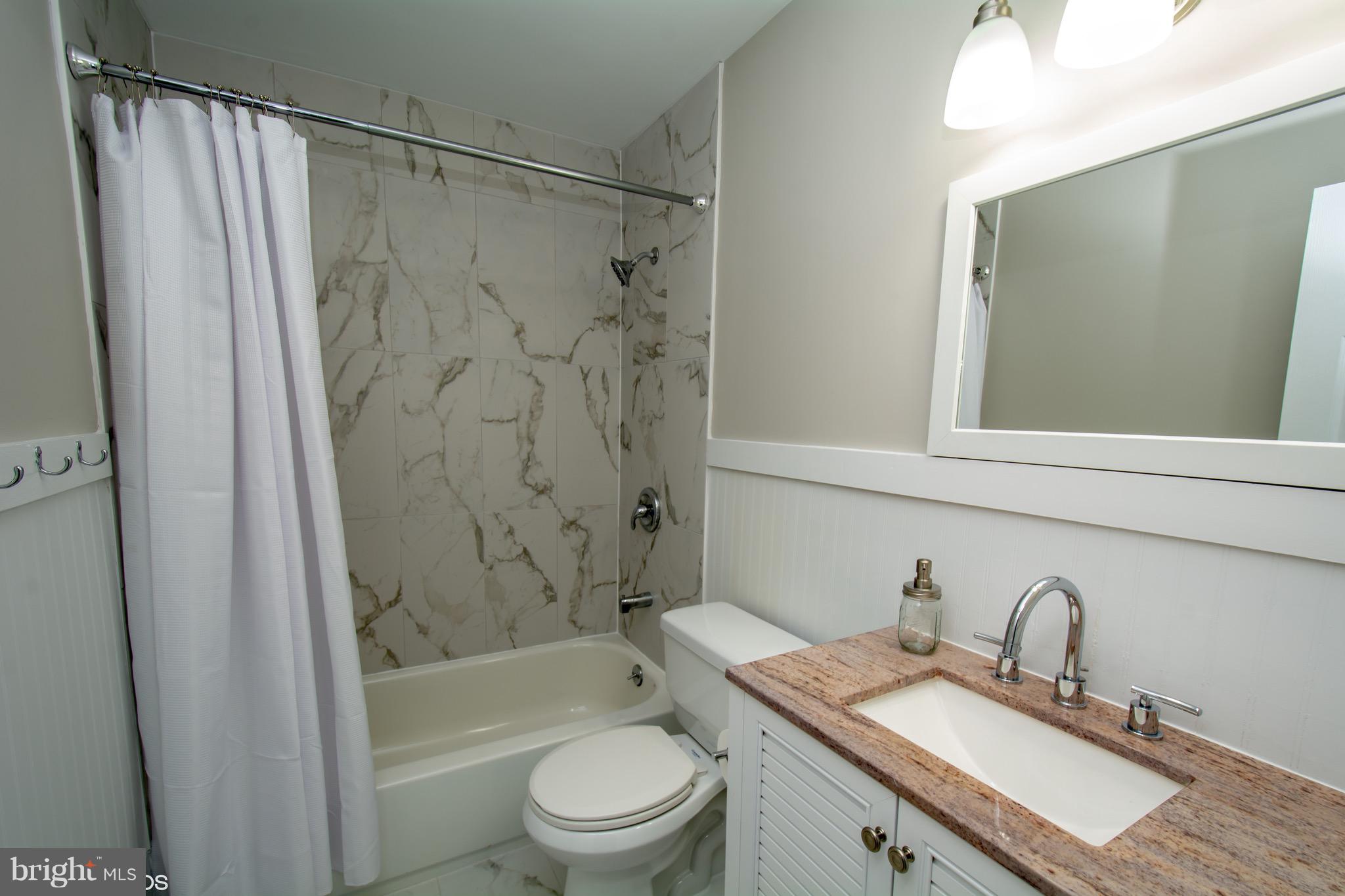 2103 Glencourse Lane Reston, VA 20191 - Photo 21 of 31 Updated Hallway Bath, second to none