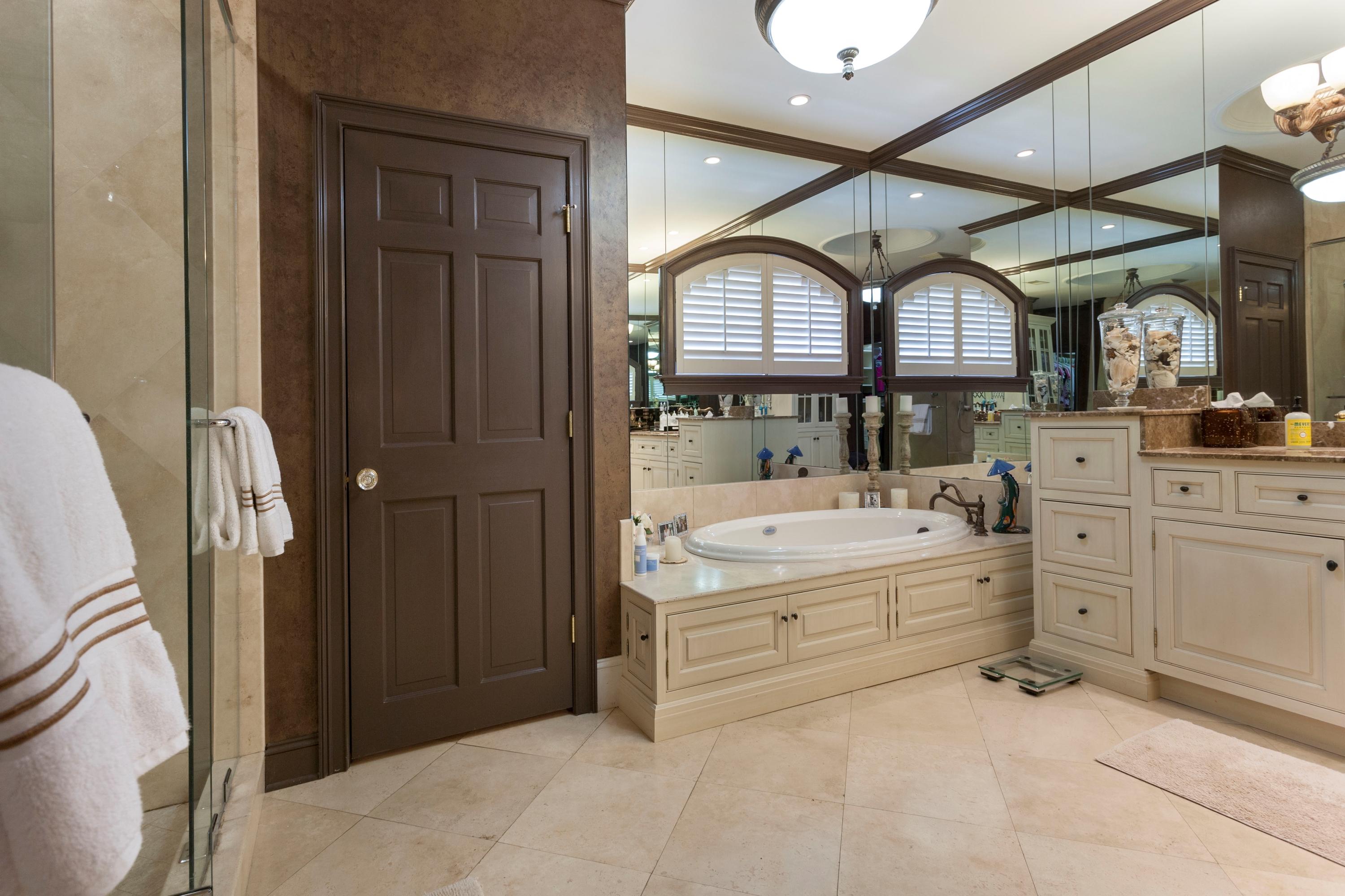 1692 Riverview Road Chattanooga, TN 37405 - Photo 22 of 33 master bath view 1