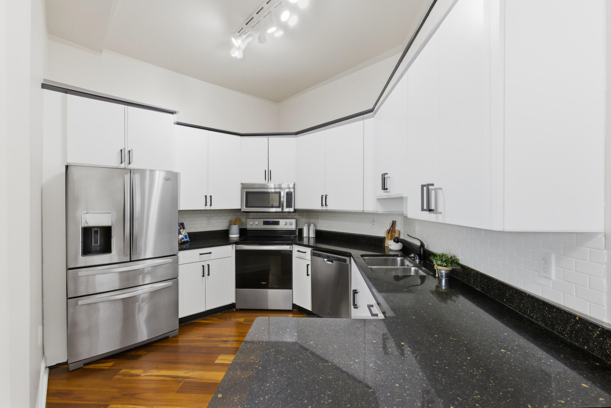 1888 North Water Street, Unit 101 Milwaukee, WI 53202 - Photo 2 of 26 Stylishly updated kitchen with granite countertops!