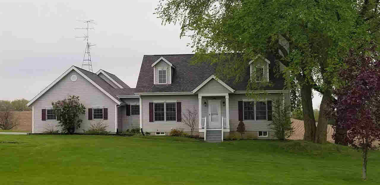 3290 New Era Road Muscatine, IA 52761 - Photo 1 of 24 Gallery Image 1
