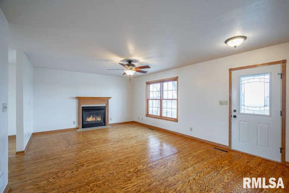 3290 New Era Road Muscatine, IA 52761 - Photo 3 of 24 Gallery Image 3