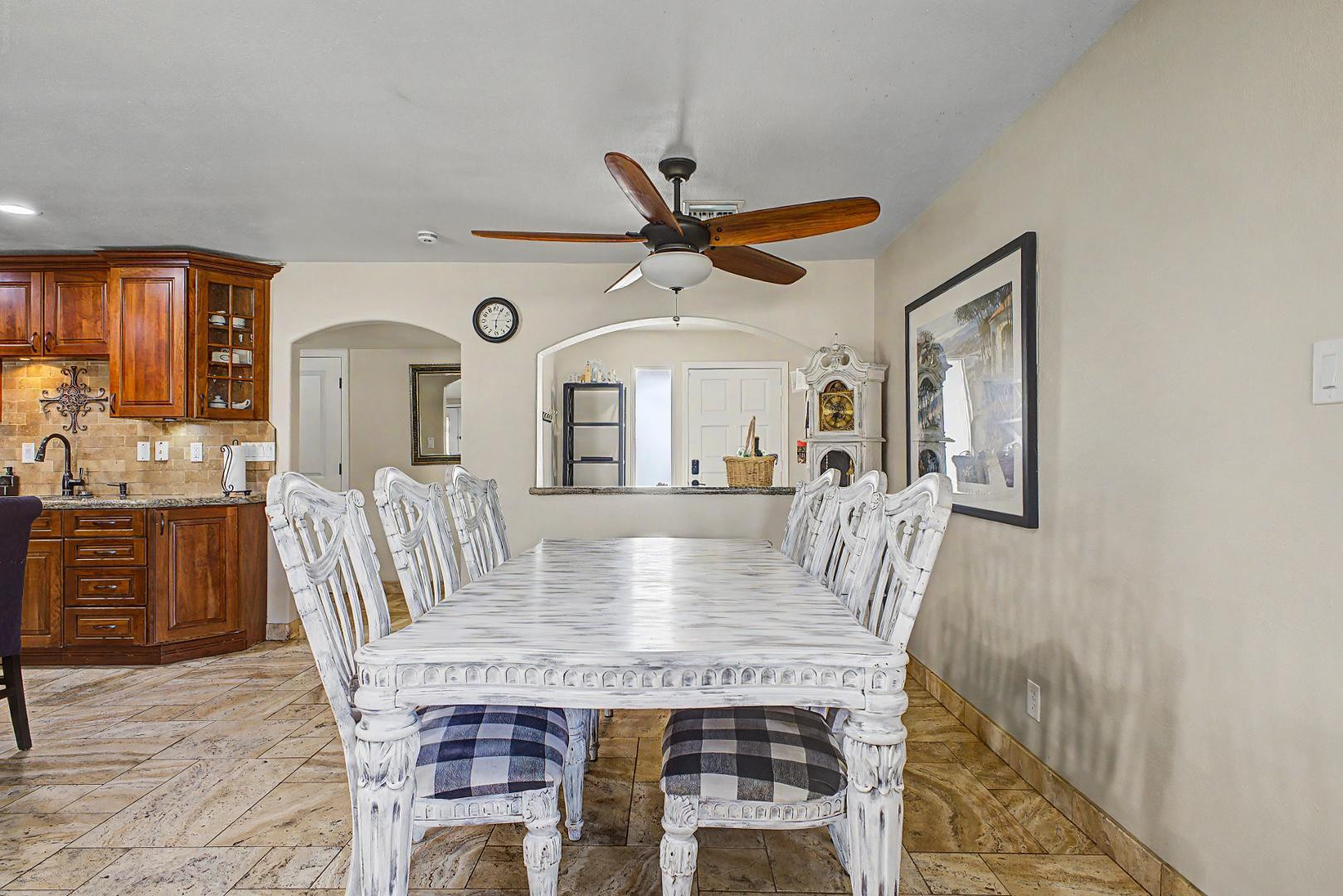 3346 East Cochise Road Phoenix, AZ 85028 - Photo 11 of 40 a dining room with furniture and window