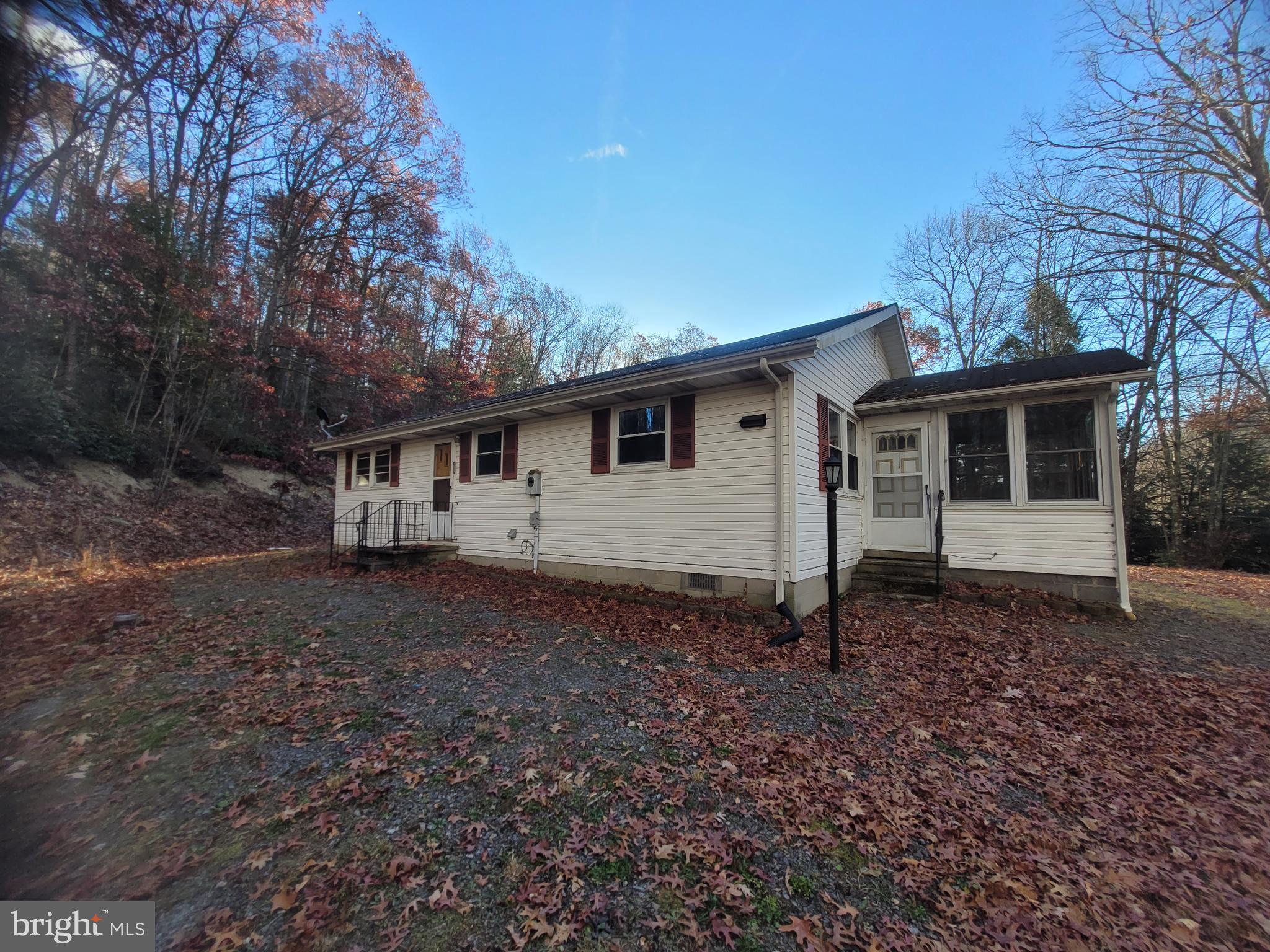 405 Sunnyside Road Oakland, MD 21550 - Photo 5 of 44 Gallery Image 5