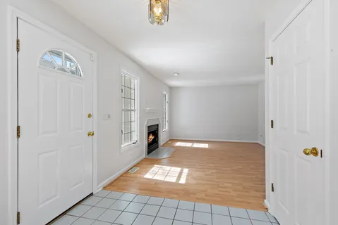 $280,000 | 989 Cove Drive, Unit B, Palatine, IL 60067