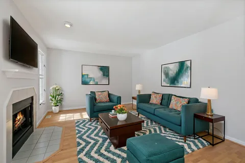 $280,000 | 989 Cove Drive, Unit B, Palatine, IL 60067