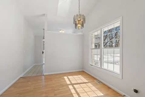 $280,000 | 989 Cove Drive, Unit B, Palatine, IL 60067