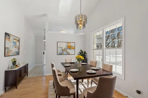 $280,000 | 989 Cove Drive, Unit B, Palatine, IL 60067