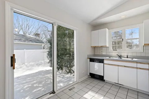 $280,000 | 989 Cove Drive, Unit B, Palatine, IL 60067