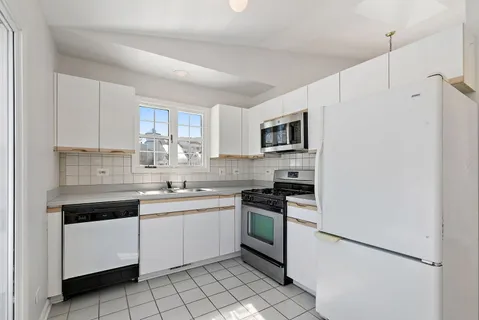 $280,000 | 989 Cove Drive, Unit B, Palatine, IL 60067