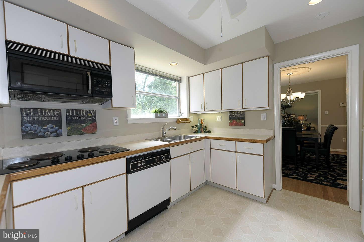 6813 Lemon Road McLean, VA 22101 - Photo 10 of 30 Kitchen