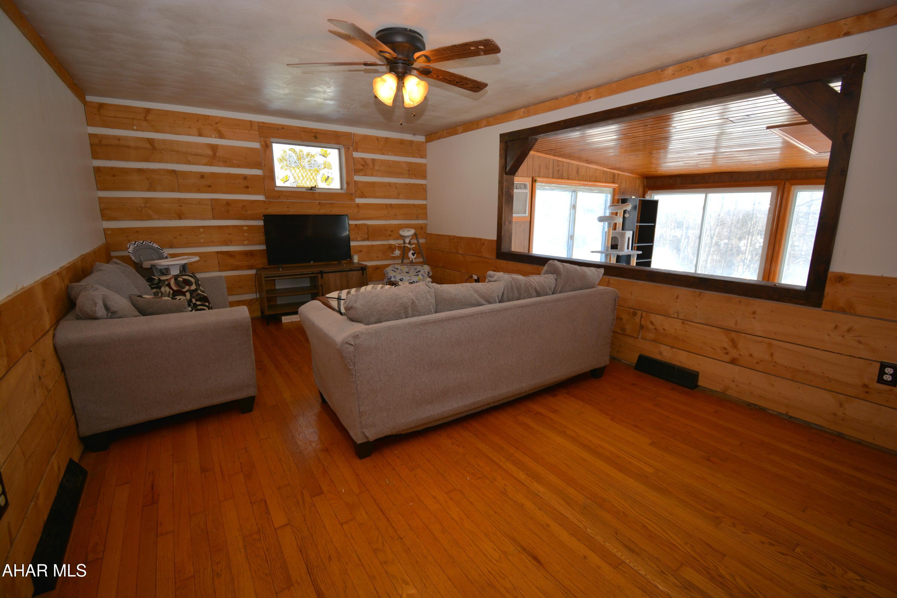 875 Davis Road Altoona, PA 16601 - Photo 6 of 33