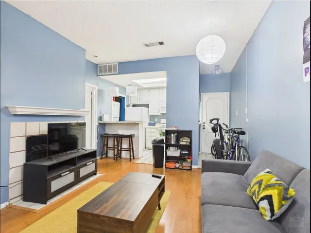 $1,250 | 806 West 24th Street, Unit 126, Austin, TX 78705