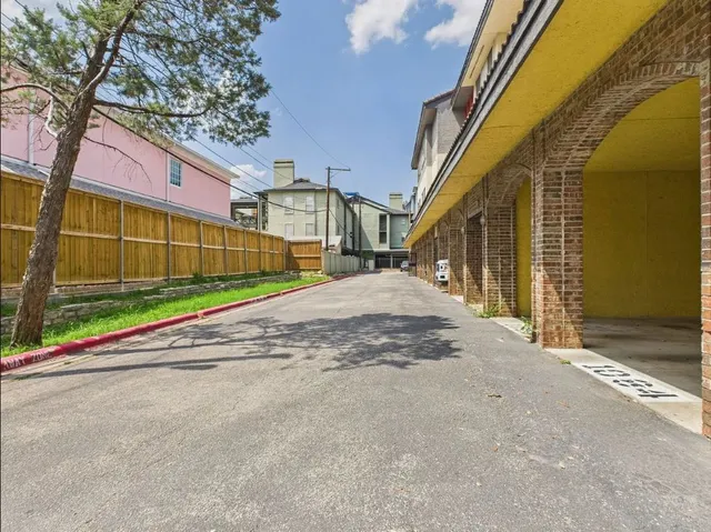 $1,250 | 806 West 24th Street, Unit 126, Austin, TX 78705