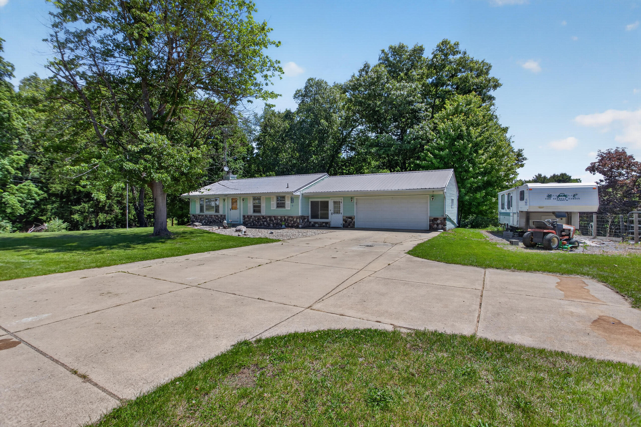 2695 Gilletts Lake Road Jackson, MI 49201 - Photo 2 of 57 006_IMG_2158