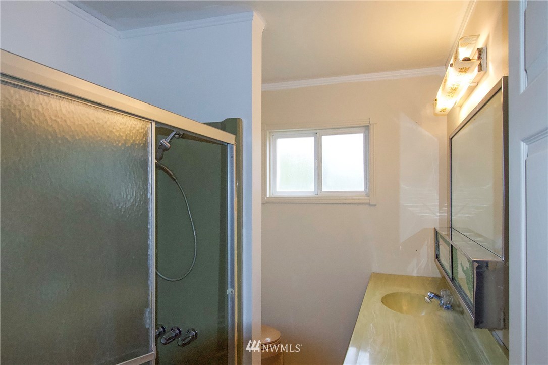 190 Roupe Road Sequim, WA 98382 - Photo 11 of 20 a bathroom with a sink and a mirror